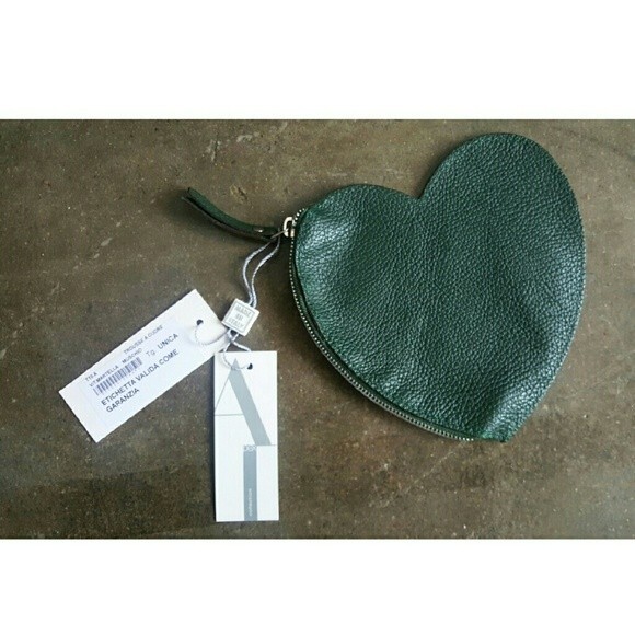 NWT Italian Leather Heart Shaped Hunter Green Zippered Pouch - Picture 13 of 13